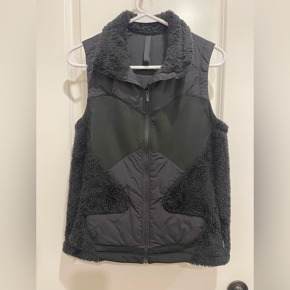 Lululemon Women's Black Vest Size 4